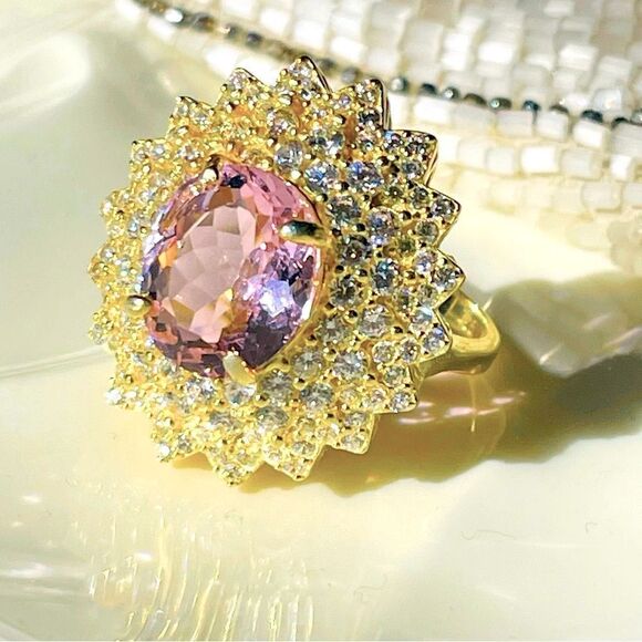 ♥️ High-quality Simulated Pink Quartz Cluster Ring Surrounded by Cubic Zirconia. - Picture 1 of 15